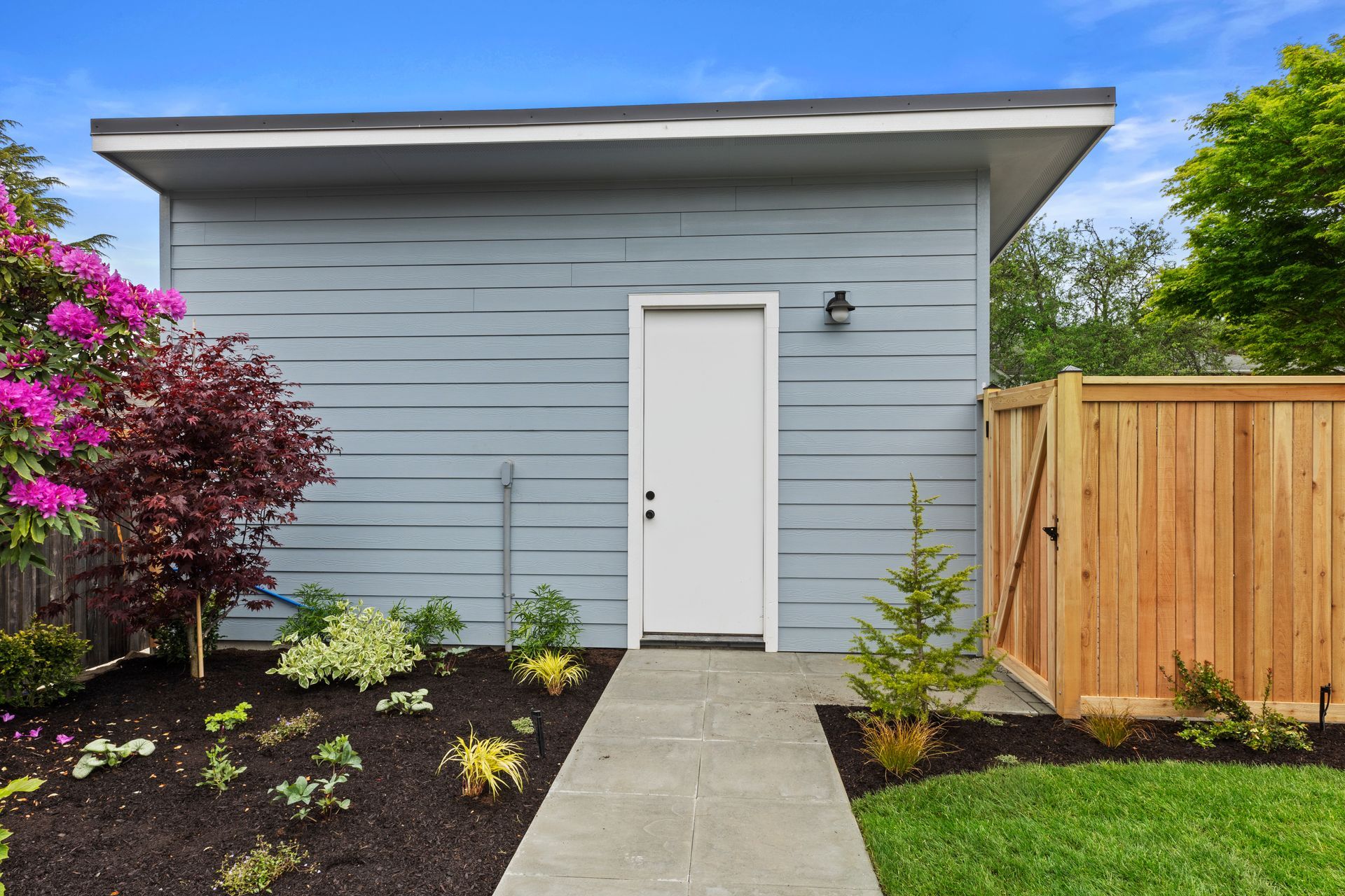 Detached Seattle garage photo 2